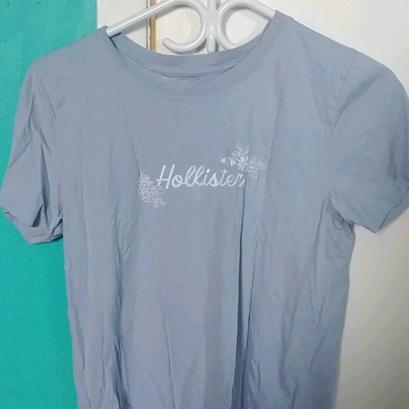 Tee and jeans - Picture 3 of 3